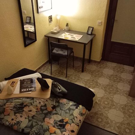 Gemuetliches Zimmer "Gold" Fuer 2 Personen Und Katzenliebhaber Valencia Exterior foto